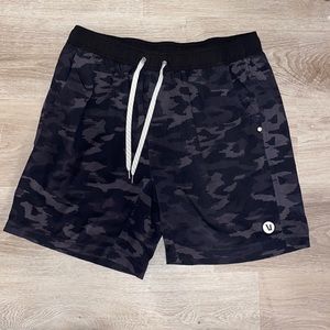 Vuori kore short XL black water color camo